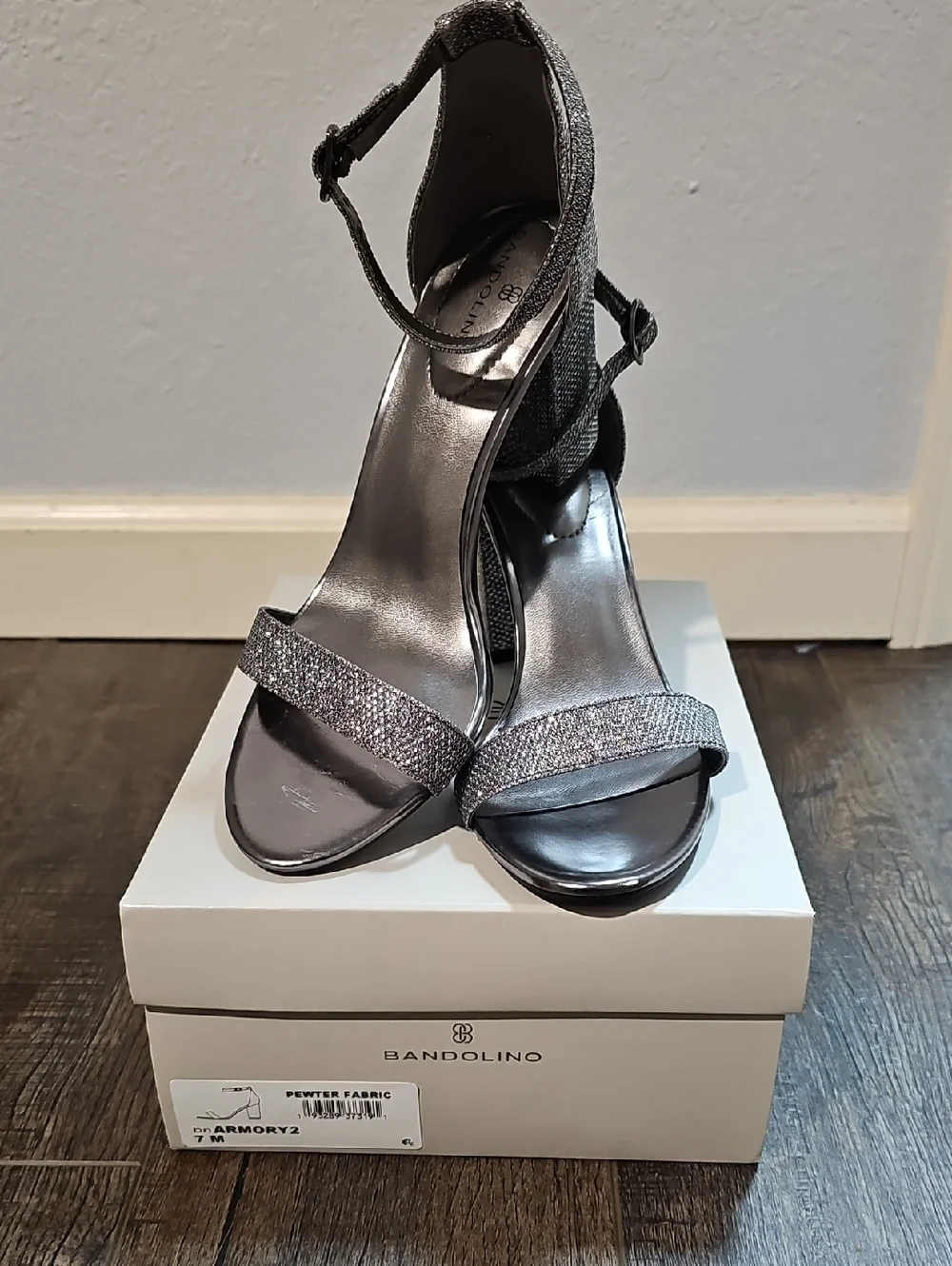 Bandolino Armory2 Women's 7 Pewter Fabric Open-Toe Ankle Strap Heels New In Box